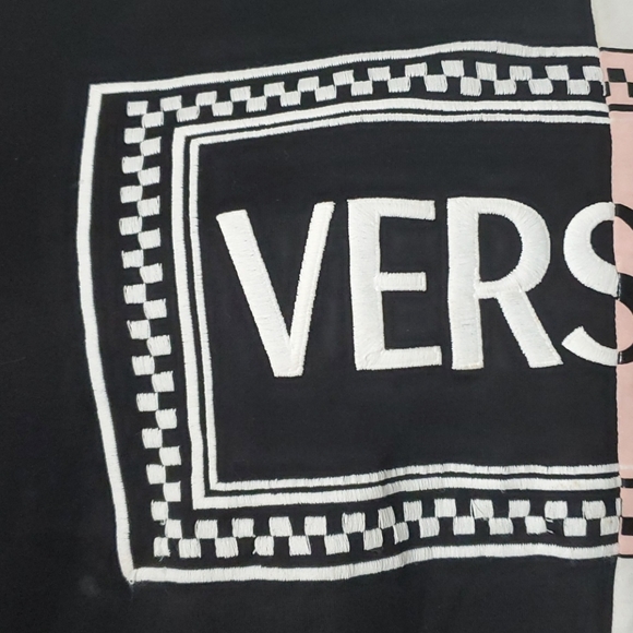 Versace Contrast Colour Logo T-Shirt - Picture 5 of 16